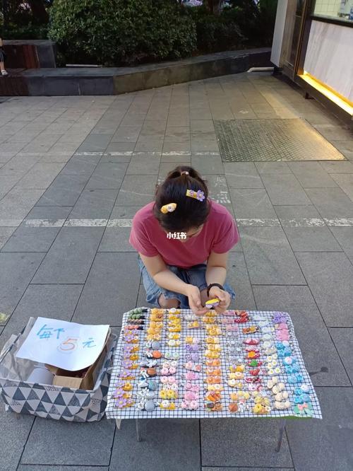 13岁女孩卖发卡：背后的辛酸与坚强