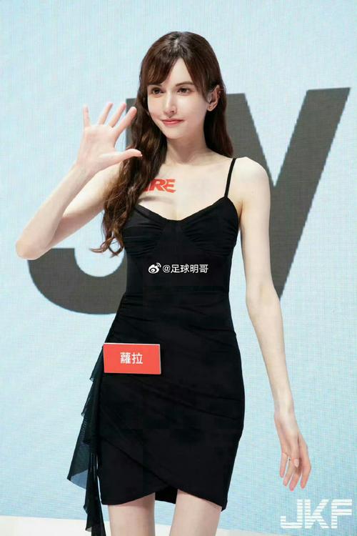 泷泽萝拉：从宅男女神到商业代言人的成功之路