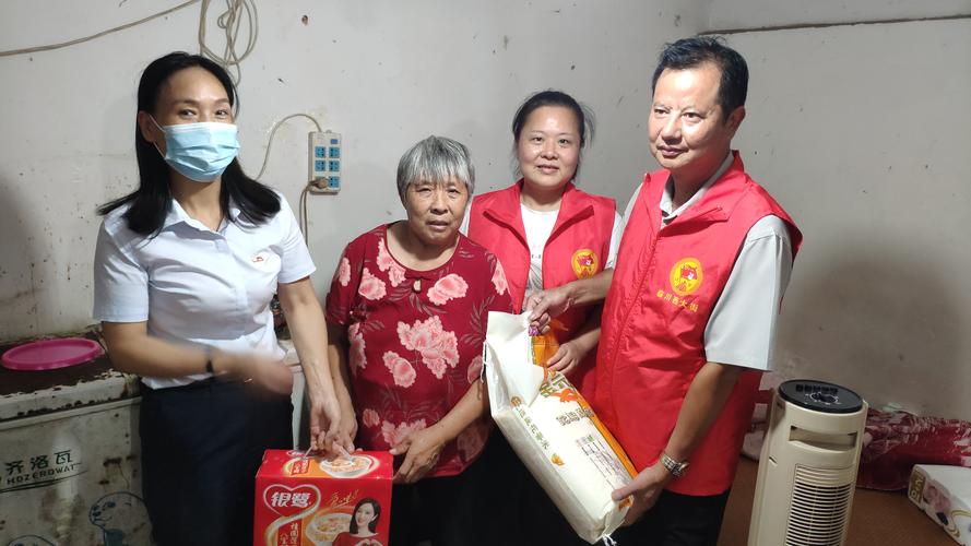 黑暗圣殿社区：走访慰问，关爱社区弱势群体